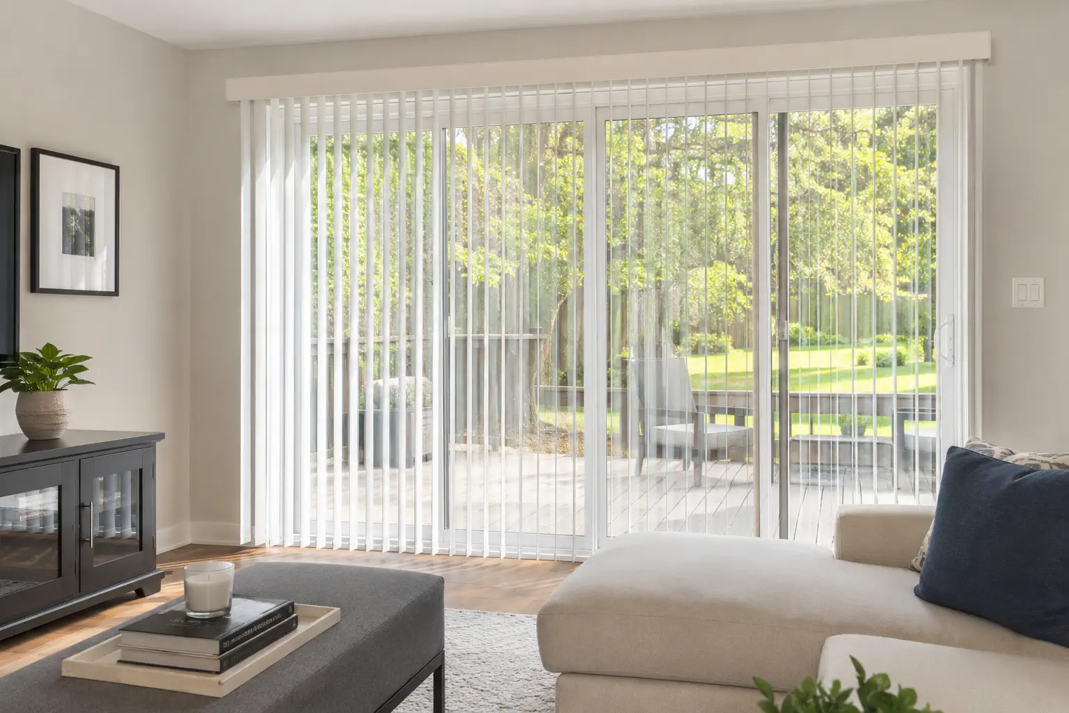Custom Window Blinds Guide: Types, Materials, Costs and Best Uses 1 Choosing the Right Material and Where Custom Window Blinds Work Best